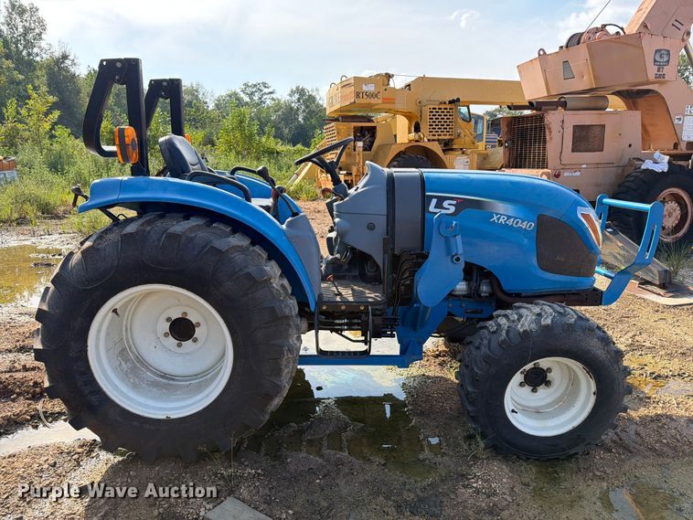 image for item EA7369 2013 LS XR4040 MFWD tractor
