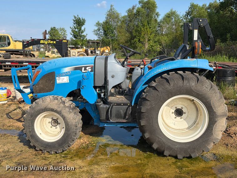 image for item EA7369 2013 LS XR4040 MFWD tractor