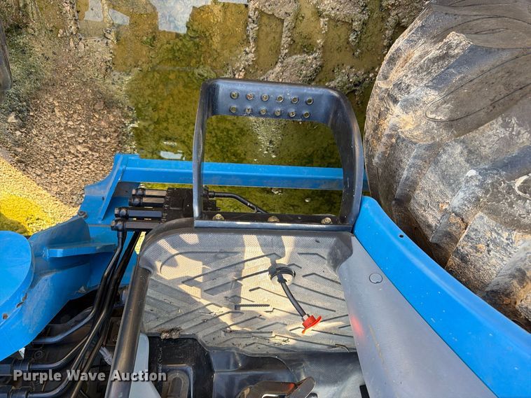 image for item EA7369 2013 LS XR4040 MFWD tractor
