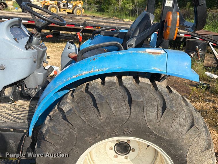 image for item EA7369 2013 LS XR4040 MFWD tractor