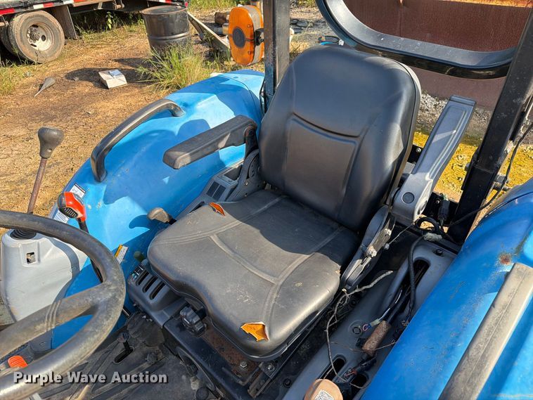 image for item EA7369 2013 LS XR4040 MFWD tractor