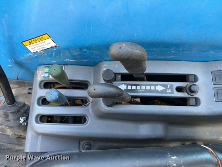 image for item EA7369 2013 LS XR4040 MFWD tractor