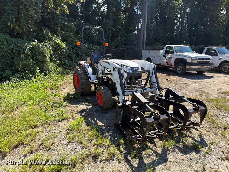 image for item EF1383 2022 Bobcat CT2040 MFWD tractor