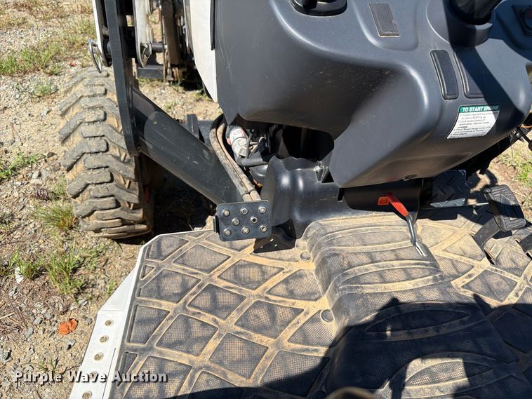 image for item EF1383 2022 Bobcat CT2040 MFWD tractor