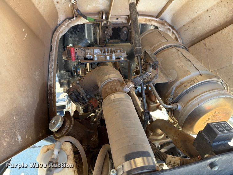 image for item EF1383 2022 Bobcat CT2040 MFWD tractor