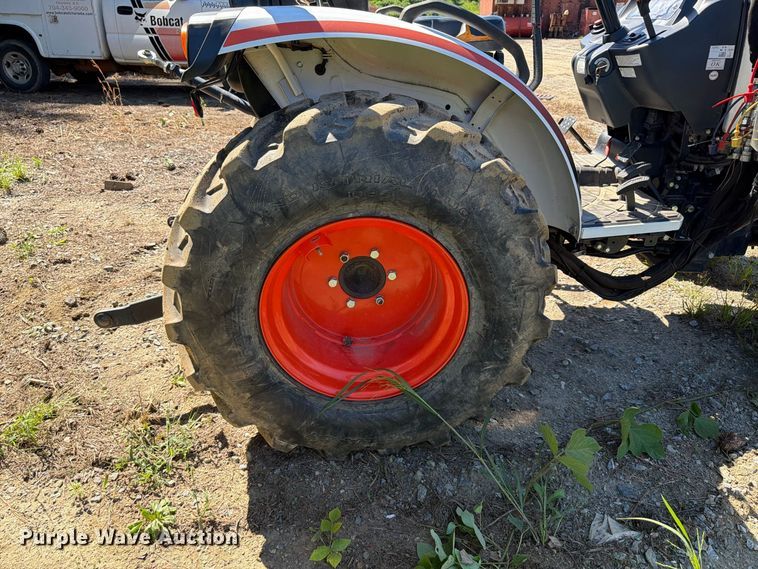 image for item EF1383 2022 Bobcat CT2040 MFWD tractor
