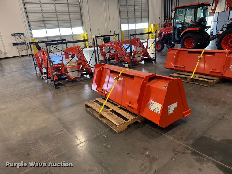 image for item EP3034 Kubota LA555 loader
