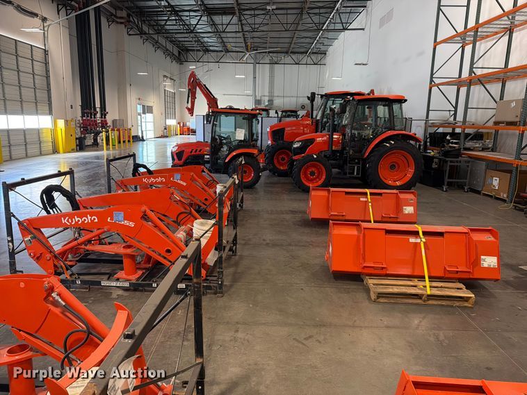 image for item EP3034 Kubota LA555 loader