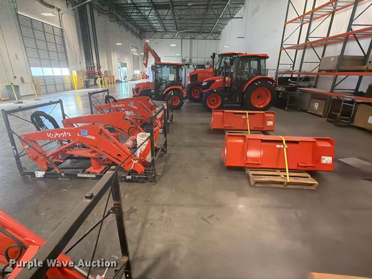 image for item EP3034 Kubota LA555 loader