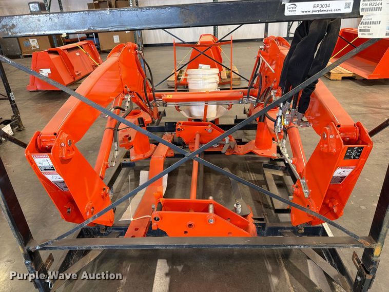 image for item EP3034 Kubota LA555 loader