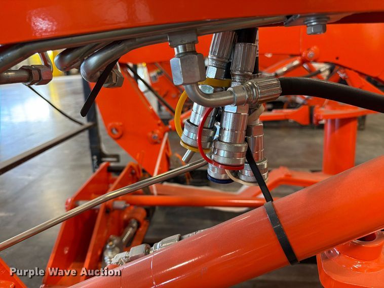 image for item EP3034 Kubota LA555 loader
