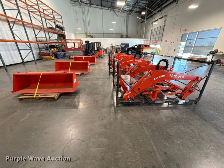 image for item EP3035 Kubota LA555 loader