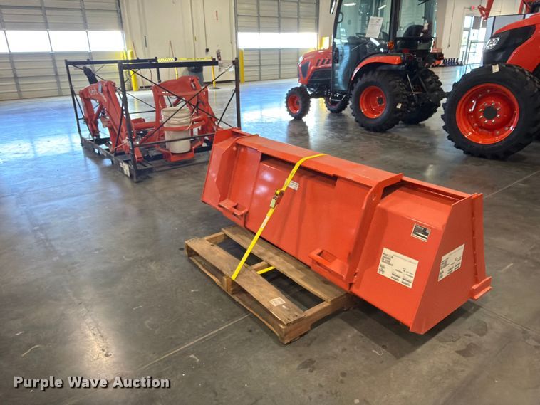 image for item EP3035 Kubota LA555 loader