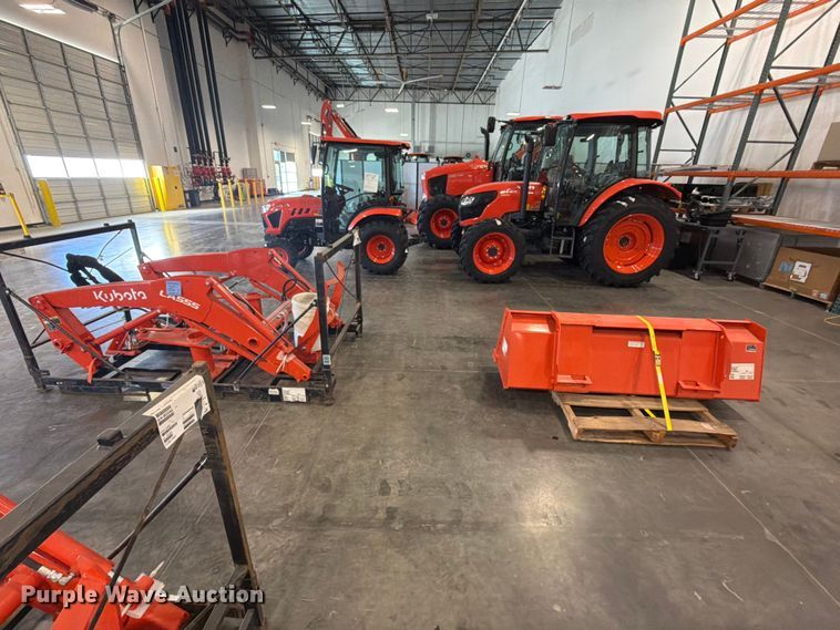 image for item EP3035 Kubota LA555 loader