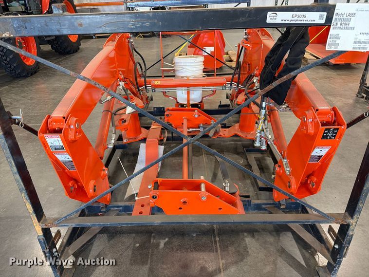 image for item EP3035 Kubota LA555 loader