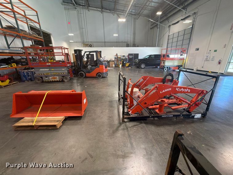 image for item EP3036 Kubota LA555 loader