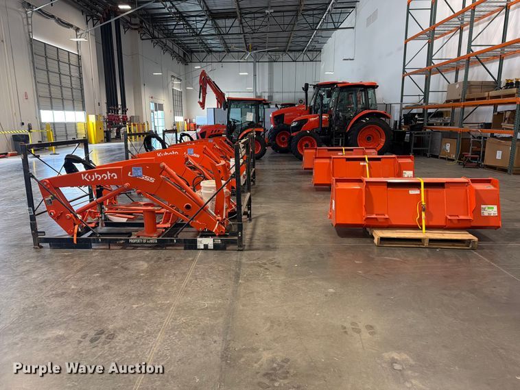 image for item EP3036 Kubota LA555 loader