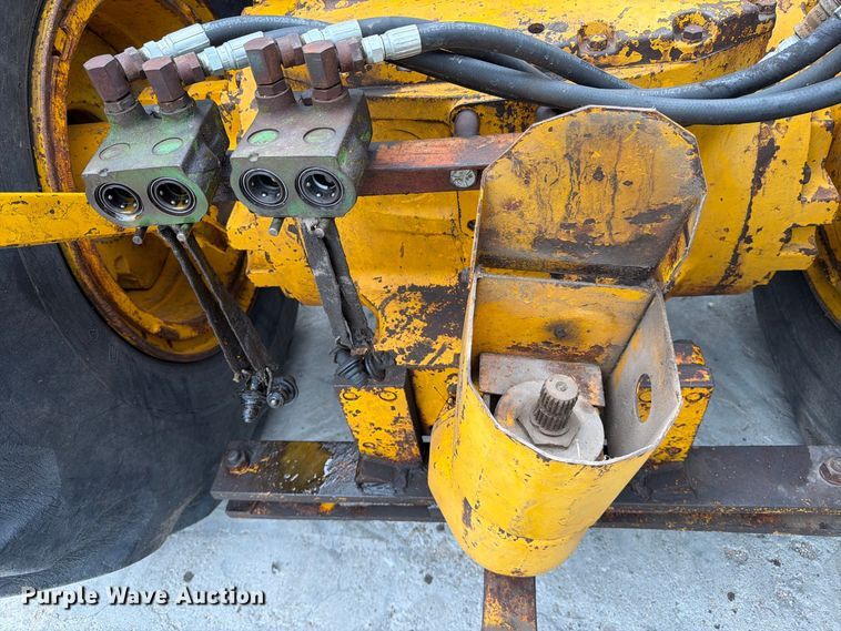 image for item EP7642 1963 John Deere 5010 tractor