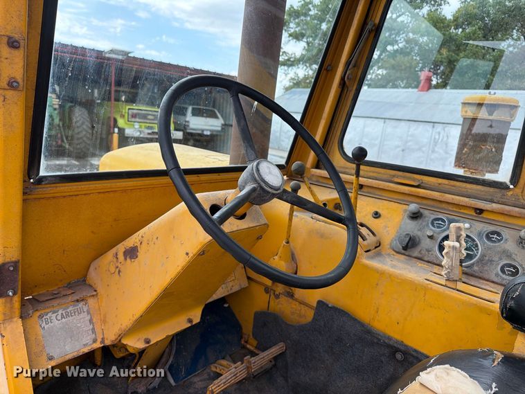 image for item EP7642 1963 John Deere 5010 tractor