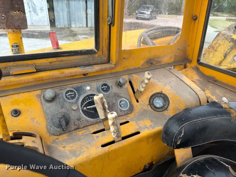 image for item EP7642 1963 John Deere 5010 tractor