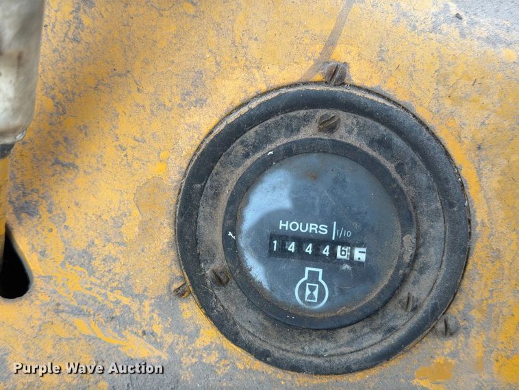 image for item EP7642 1963 John Deere 5010 tractor