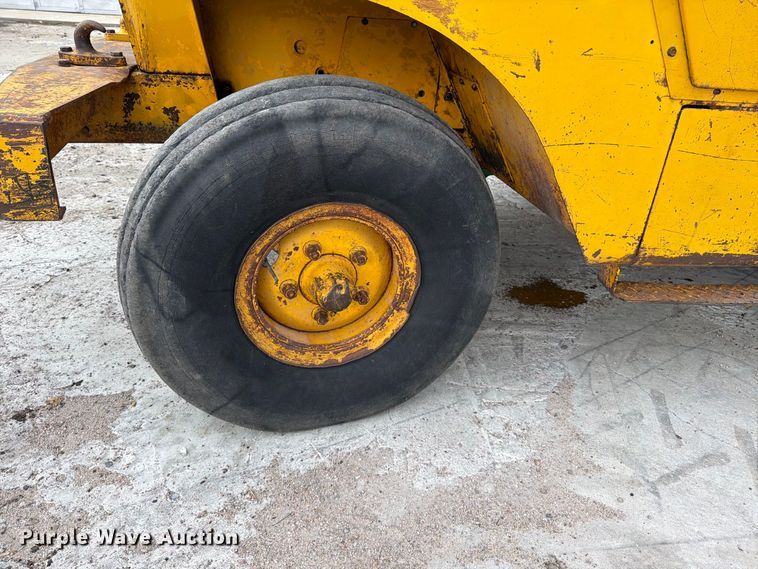 image for item EP7642 1963 John Deere 5010 tractor