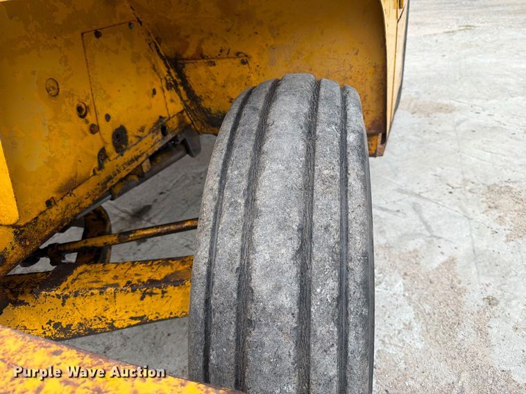 image for item EP7642 1963 John Deere 5010 tractor