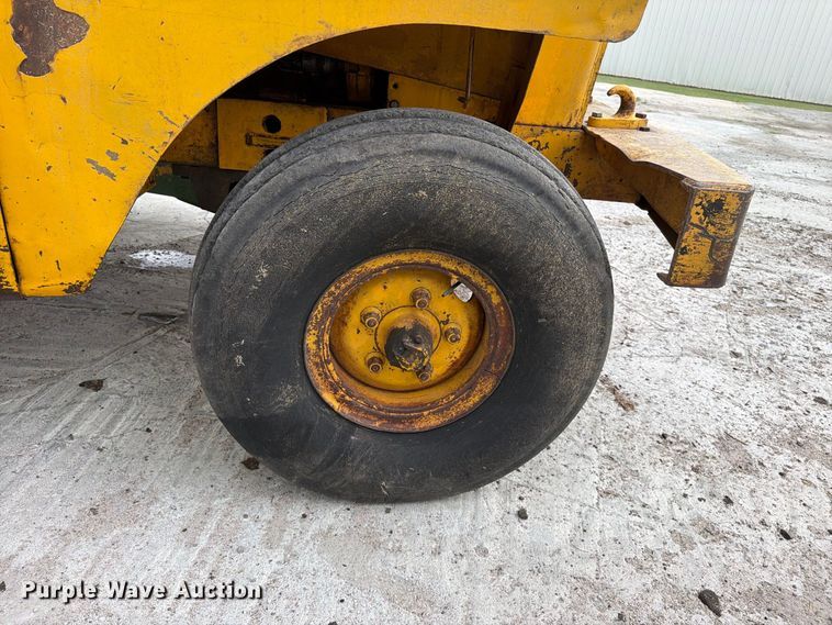 image for item EP7642 1963 John Deere 5010 tractor