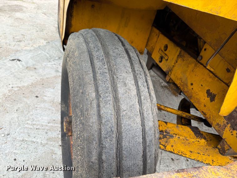 image for item EP7642 1963 John Deere 5010 tractor