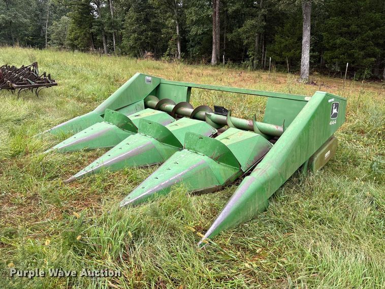 image for item ER3317 John Deere 444 corn head