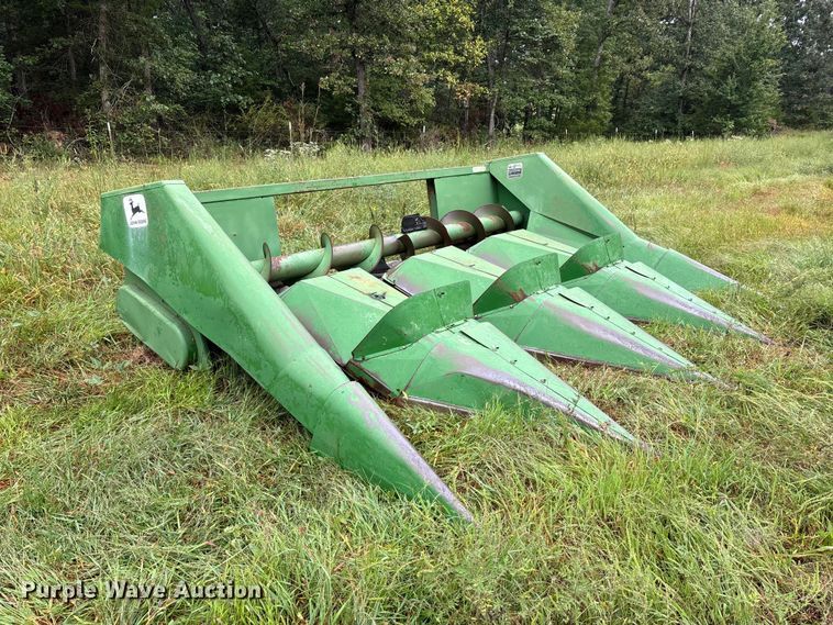 image for item ER3317 John Deere 444 corn head