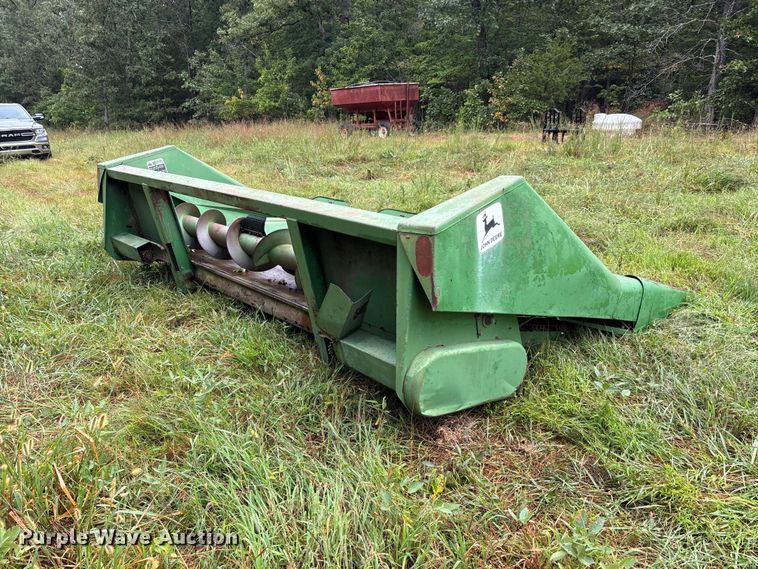 image for item ER3317 John Deere 444 corn head