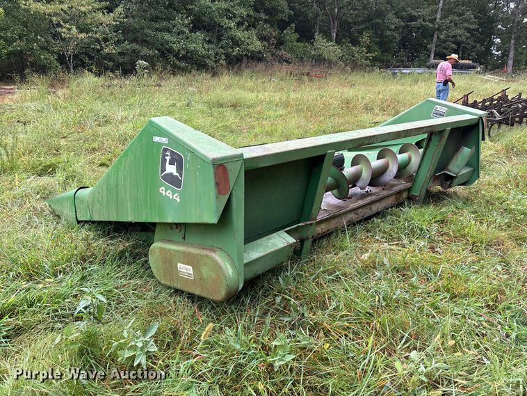 image for item ER3317 John Deere 444 corn head