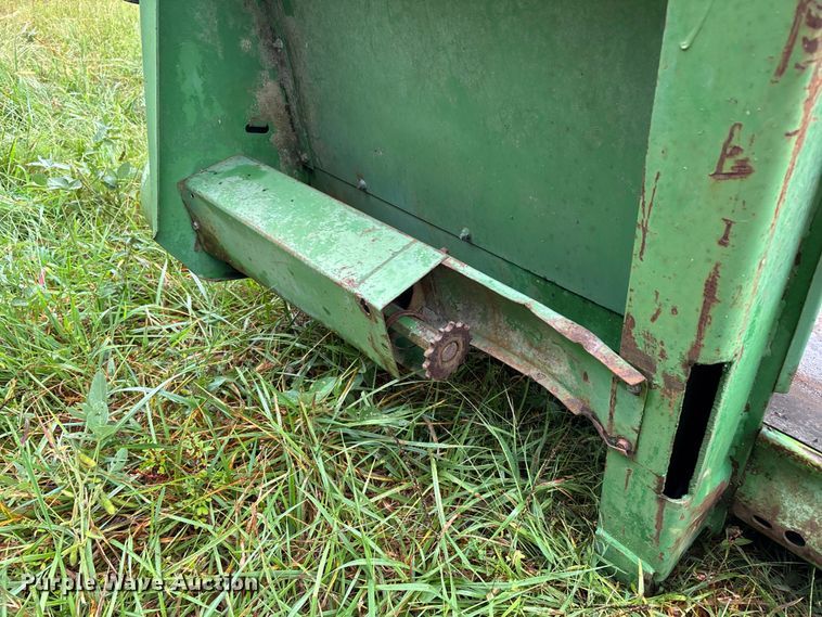image for item ER3317 John Deere 444 corn head