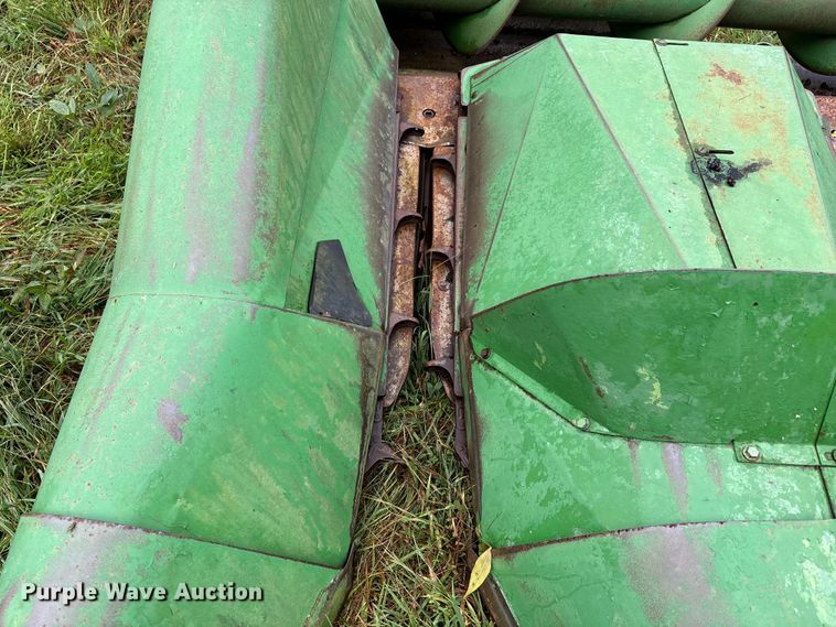 image for item ER3317 John Deere 444 corn head