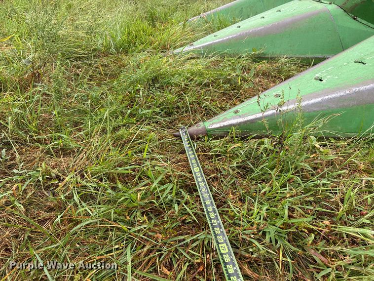 image for item ER3317 John Deere 444 corn head