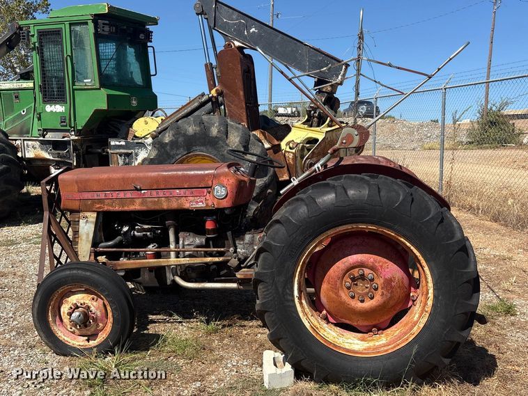image for item ES8114 Massey-Ferguson 135 tractor