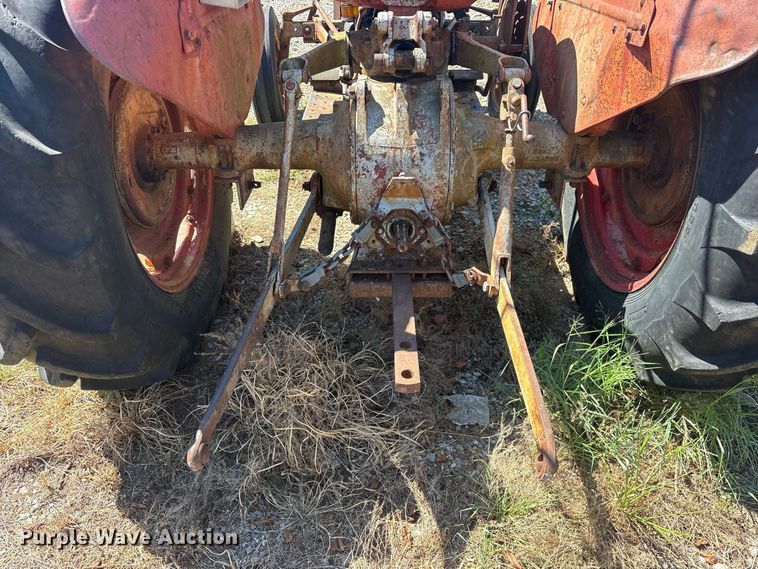 image for item ES8114 Massey-Ferguson 135 tractor