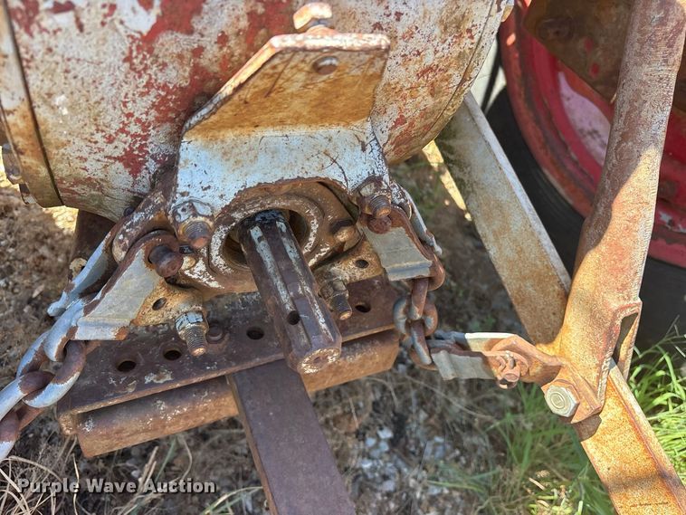image for item ES8114 Massey-Ferguson 135 tractor