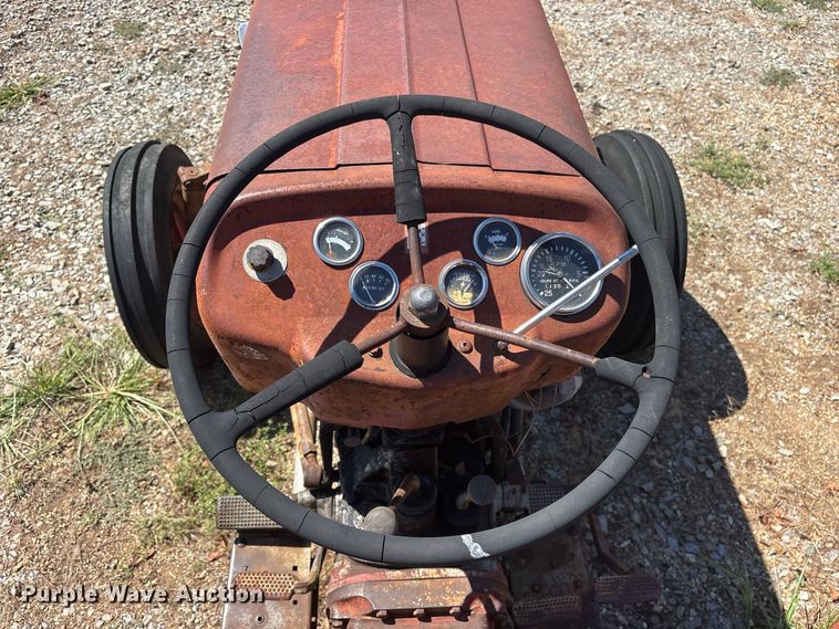 image for item ES8114 Massey-Ferguson 135 tractor