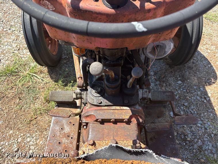 image for item ES8114 Massey-Ferguson 135 tractor