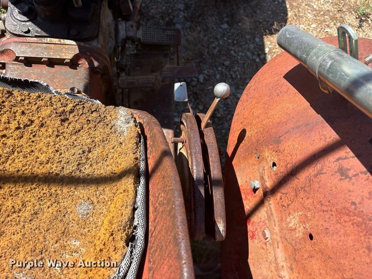 image for item ES8114 Massey-Ferguson 135 tractor