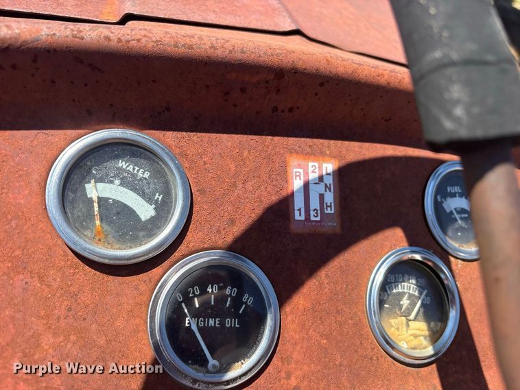image for item ES8114 Massey-Ferguson 135 tractor