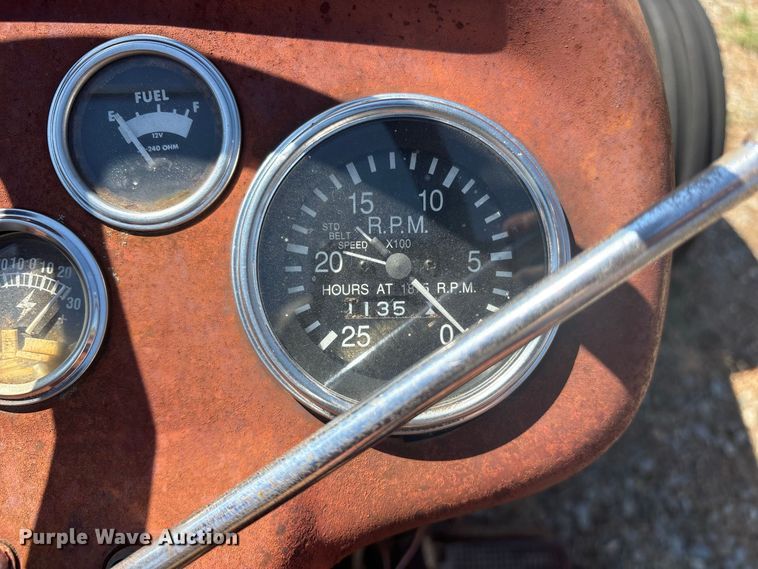 image for item ES8114 Massey-Ferguson 135 tractor