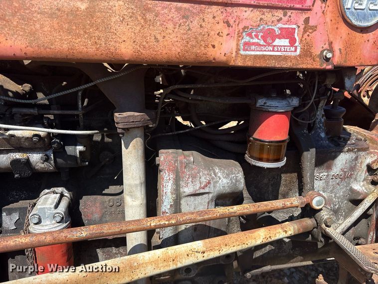image for item ES8114 Massey-Ferguson 135 tractor
