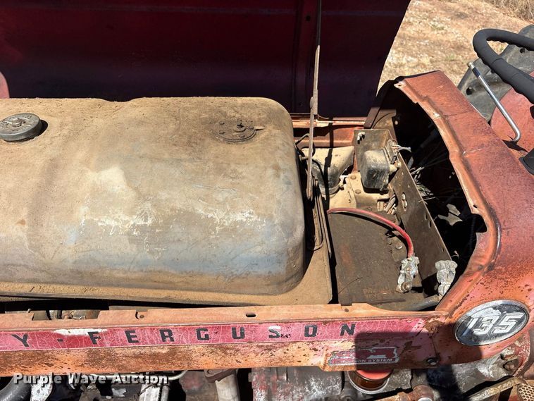 image for item ES8114 Massey-Ferguson 135 tractor