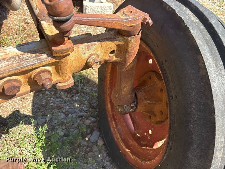 image for item ES8114 Massey-Ferguson 135 tractor