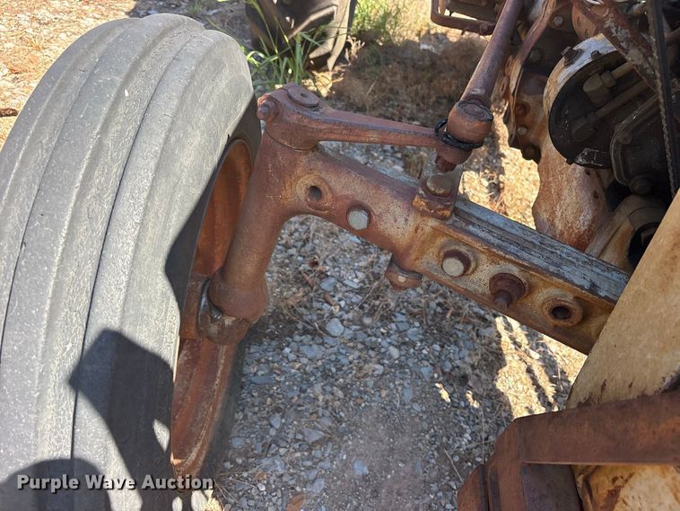 image for item ES8114 Massey-Ferguson 135 tractor