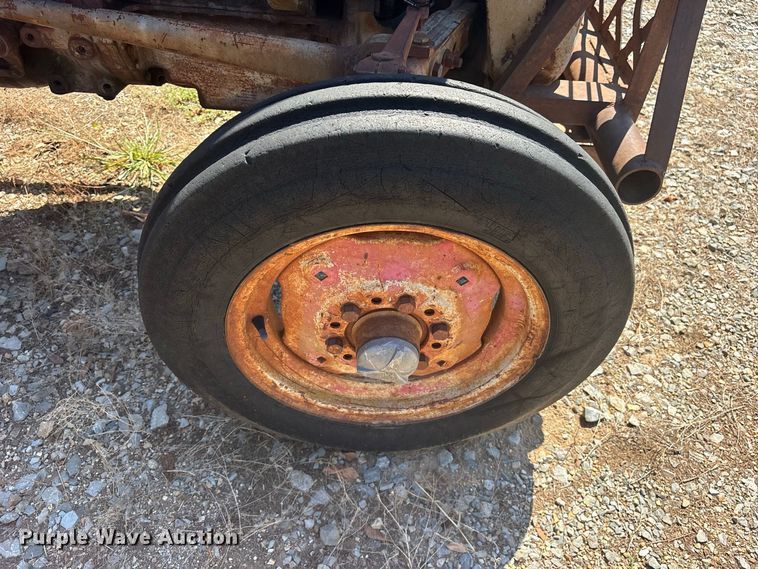 image for item ES8114 Massey-Ferguson 135 tractor
