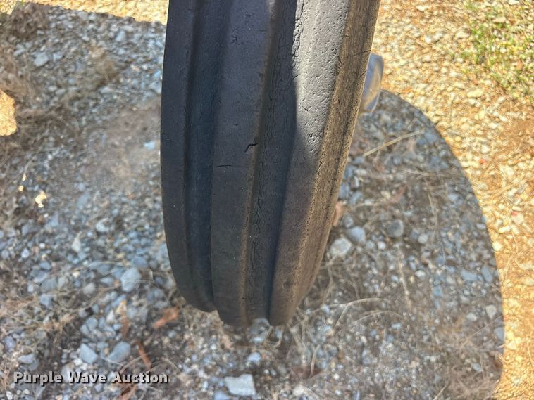 image for item ES8114 Massey-Ferguson 135 tractor